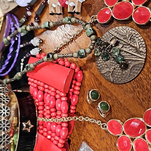 Large wearable jewelry lot 3 lbs. Vintage to modern, some new - Picture 12 of 12